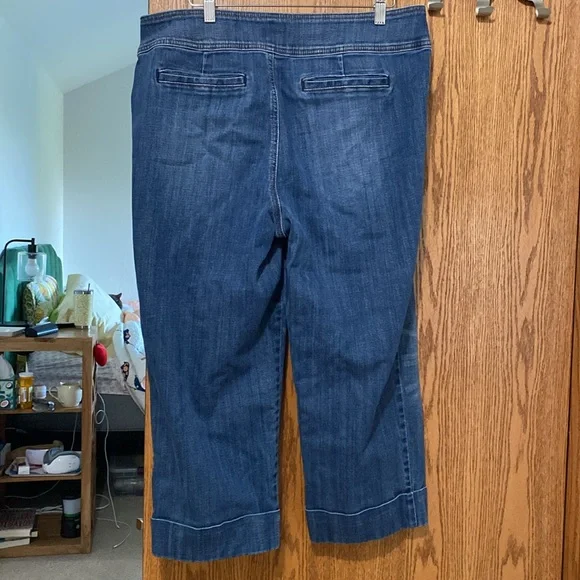 Chicos platinum denim crops. Chicos size 2.5 - Picture 2 of 4